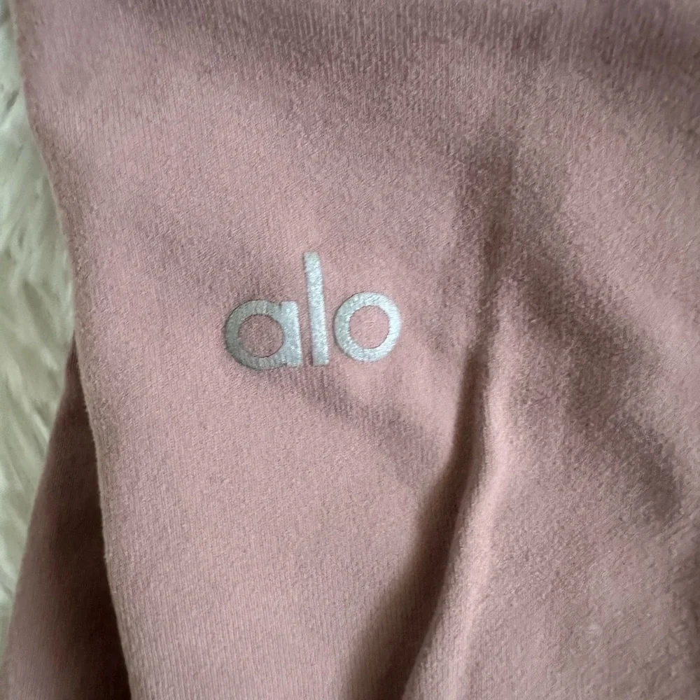 *** SOLD*** Alo yoga leggings - Picture 4 of 5